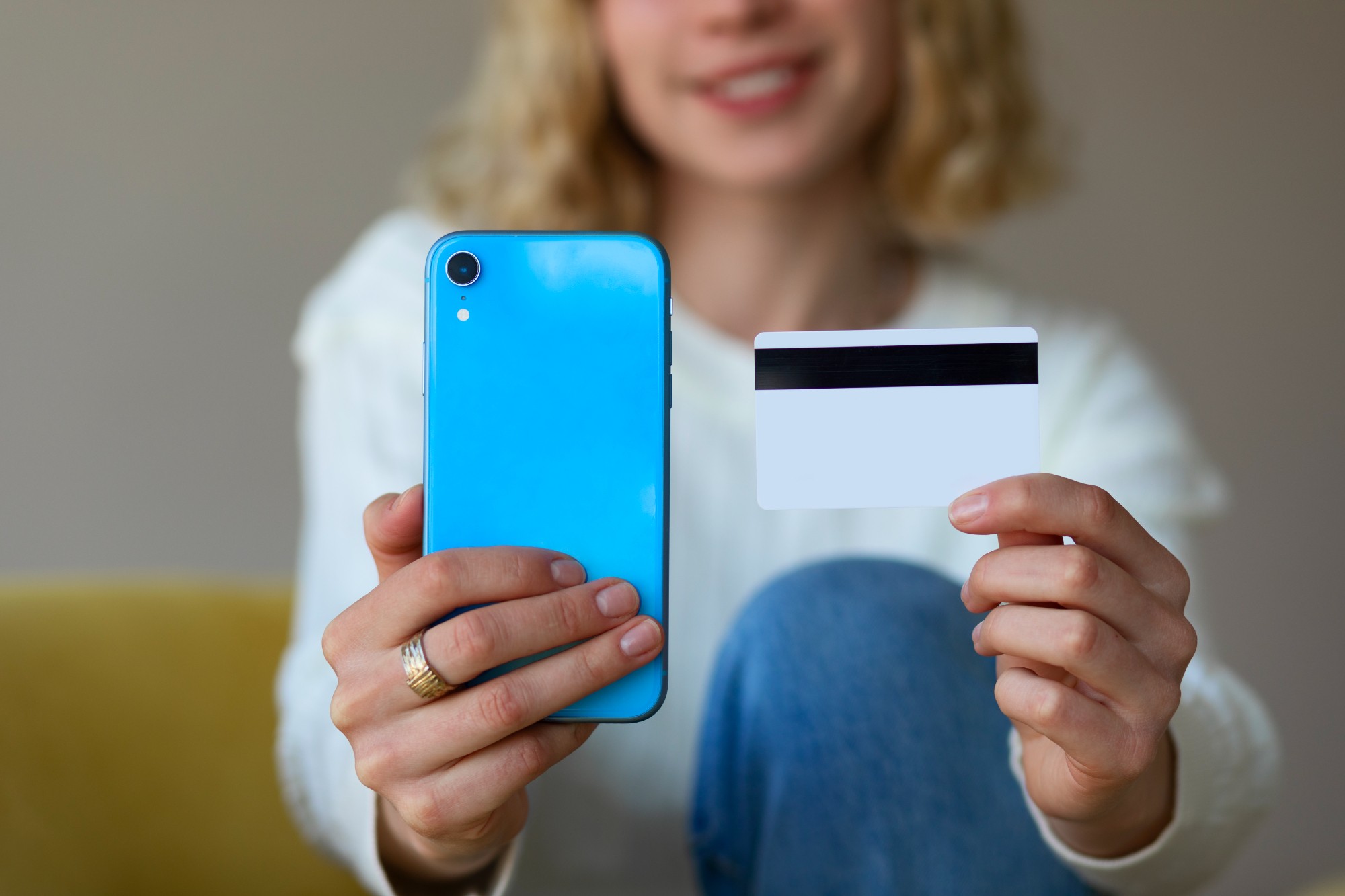 Credit Card vs Digital Wallet: Online Shopping Tips