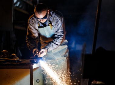 Cutting metal with plasma equipment