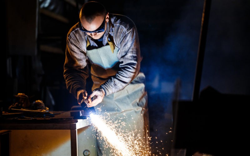 Cutting metal with plasma equipment
